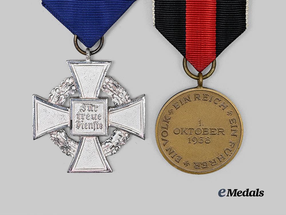 germany,_third_reich._a_paired_of_cased_awards_for_civil_and_occupation_service_e_medals__g63769_8