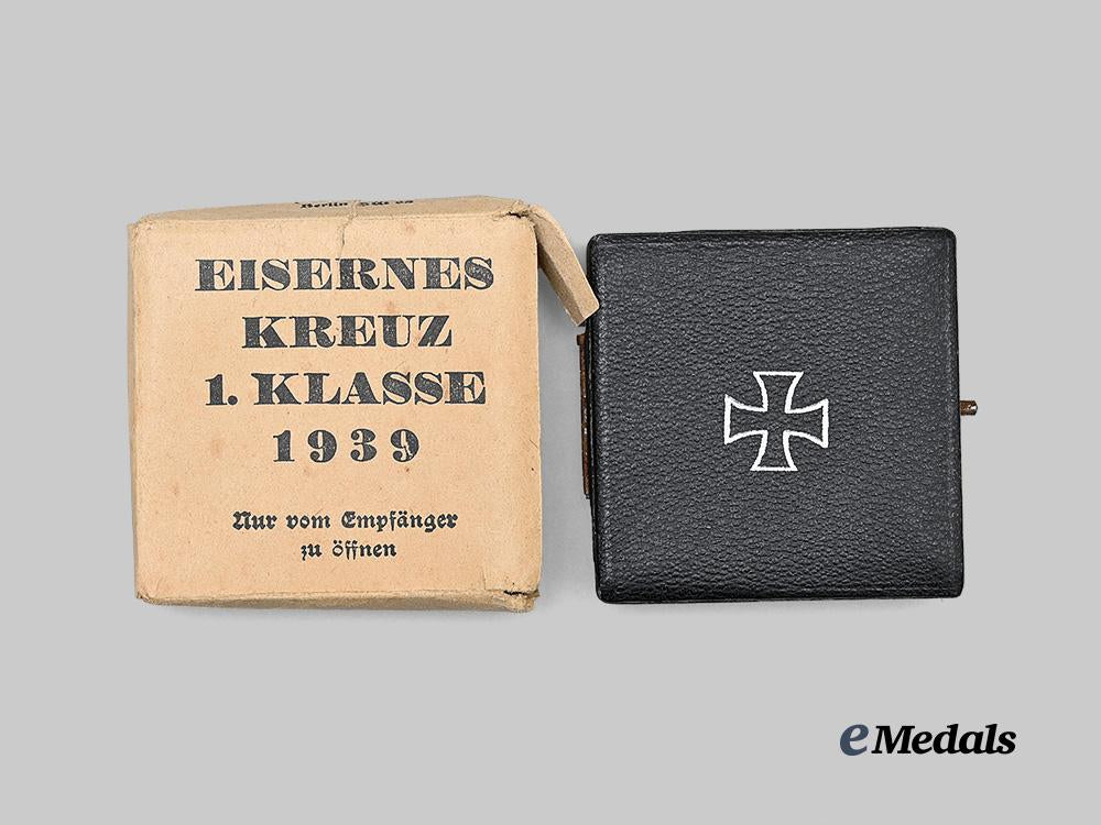 germany,_wehrmacht._a_mint1939_iron_cross_i_class,_by_wilhelm_deumer,_with_meybauer_case_and_carton_e_medals__g63772_3