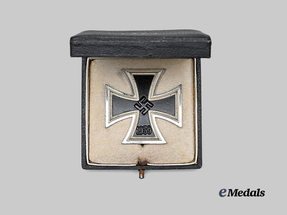 germany,_wehrmacht._a_mint1939_iron_cross_i_class,_by_wilhelm_deumer,_with_meybauer_case_and_carton_e_medals__g63772_5