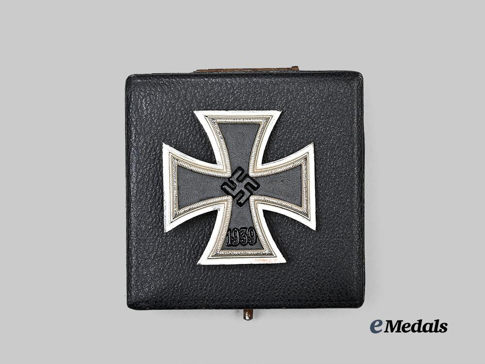 germany,_wehrmacht._a_mint1939_iron_cross_i_class,_by_wilhelm_deumer,_with_meybauer_case_and_carton_e_medals__g63772_7