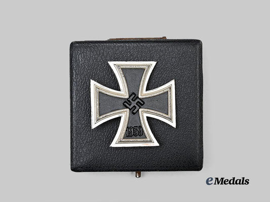 germany,_wehrmacht._a_mint1939_iron_cross_i_class,_by_wilhelm_deumer,_with_meybauer_case_and_carton_e_medals__g63772_7
