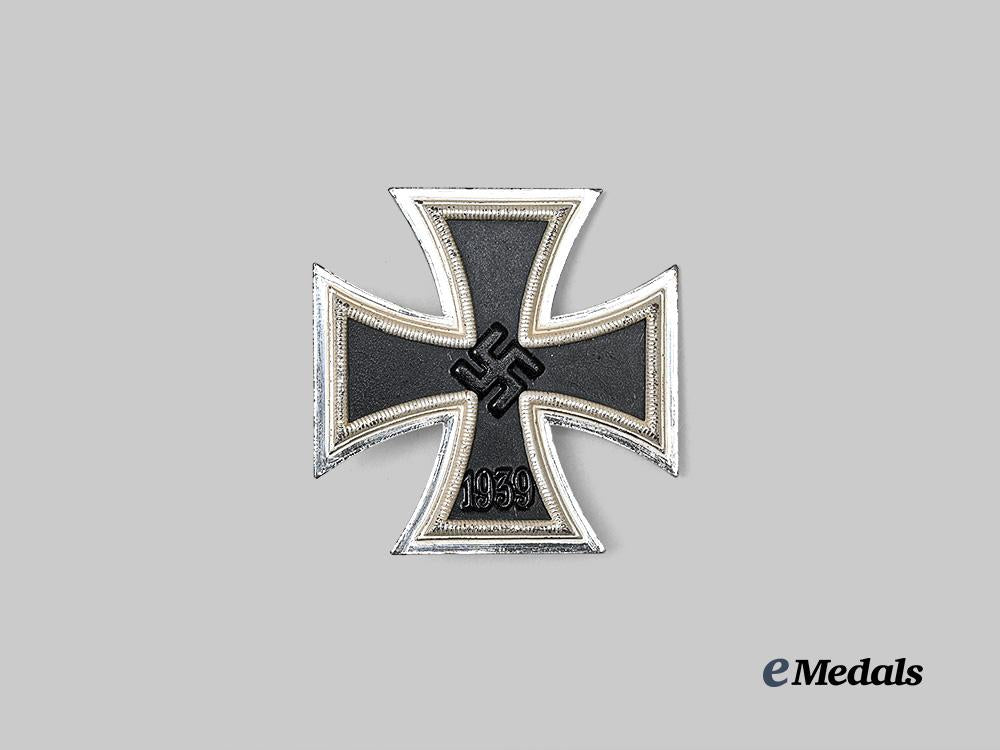 germany,_wehrmacht._a_mint1939_iron_cross_i_class,_by_wilhelm_deumer,_with_meybauer_case_and_carton_e_medals__g63772_8