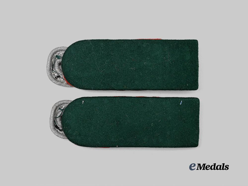 germany,_wehrmacht._a_set_of_officer-_grade_administrative_personnel_shoulder_boards_e_medals__g63777_3