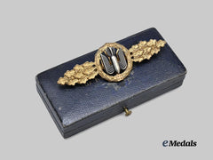 Germany, Luftwaffe. A Bomber Clasp, Gold Grade with Case, by C.E. Juncker