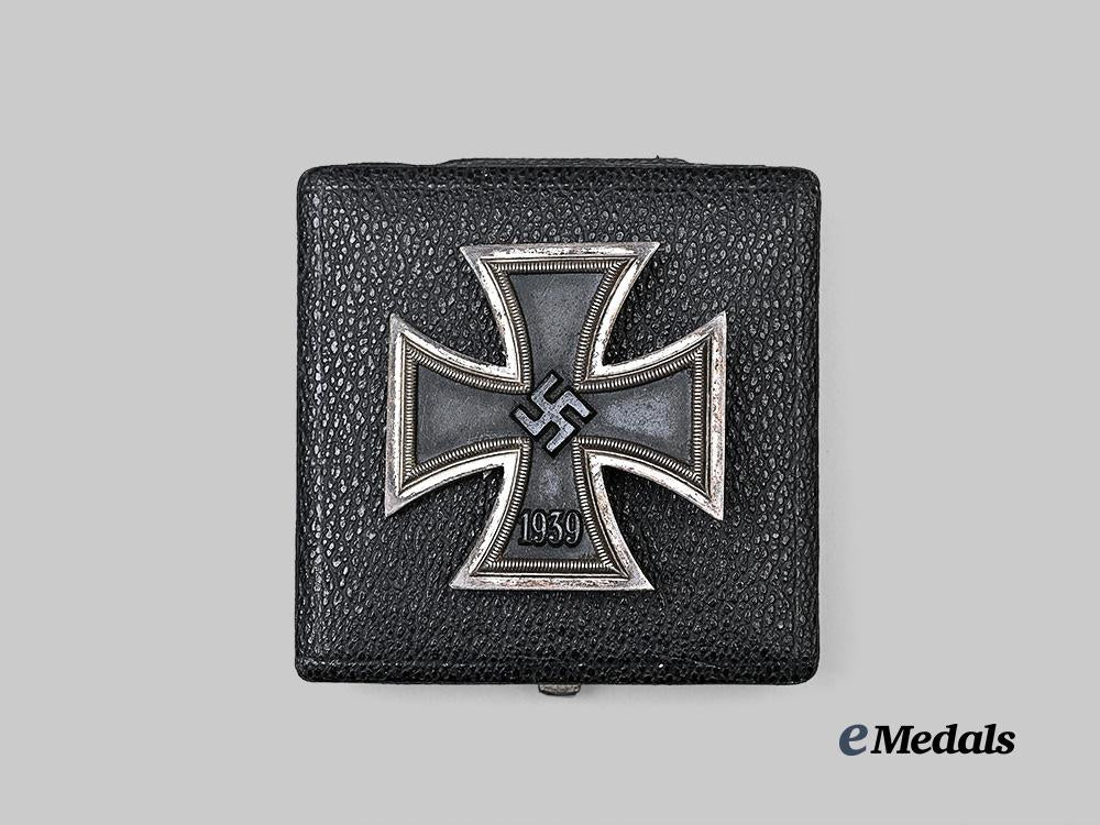 germany,_wehrmacht._a1939_iron_cross_i_class,_with_case,_double-_marked_example_by_steinhauer&_lück_e_medals__g63785_4