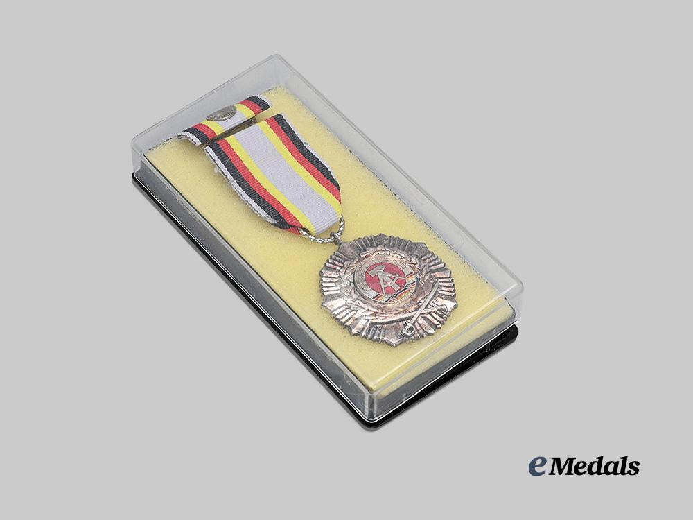 germany,_d_d_r._a_rare_military_merit_order,_i_i_class_in_silver,_with_ribbon_bar_and_case_e_medals__g63819_2
