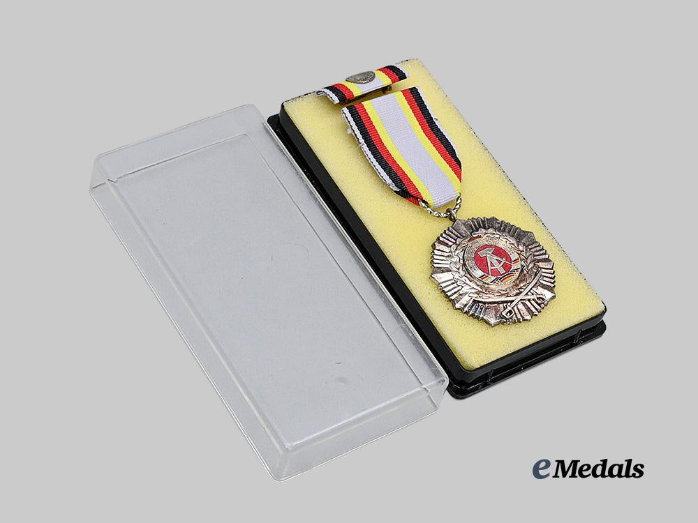germany,_d_d_r._a_rare_military_merit_order,_i_i_class_in_silver,_with_ribbon_bar_and_case_e_medals__g63819_3