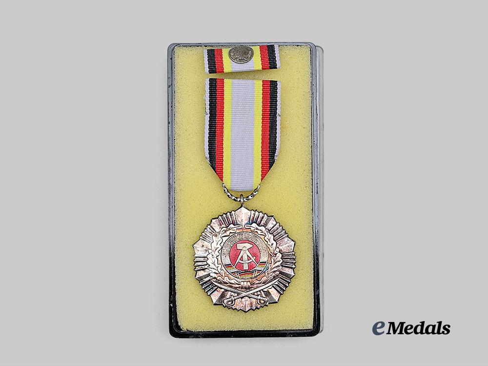 germany,_d_d_r._a_rare_military_merit_order,_i_i_class_in_silver,_with_ribbon_bar_and_case_e_medals__g63819_4