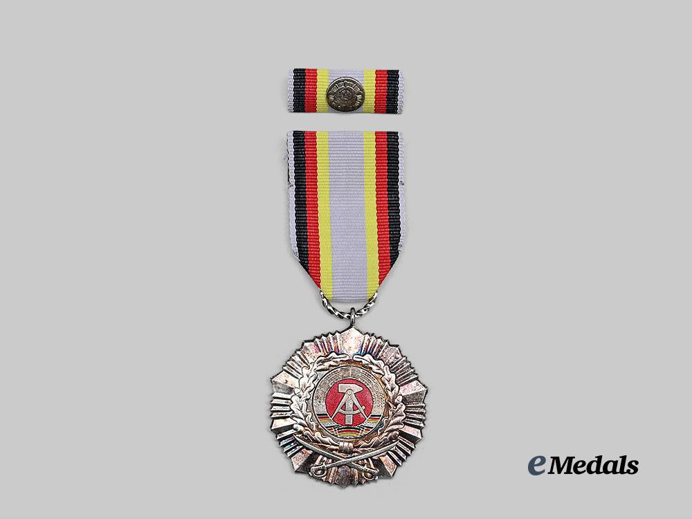 germany,_d_d_r._a_rare_military_merit_order,_i_i_class_in_silver,_with_ribbon_bar_and_case_e_medals__g63819_5