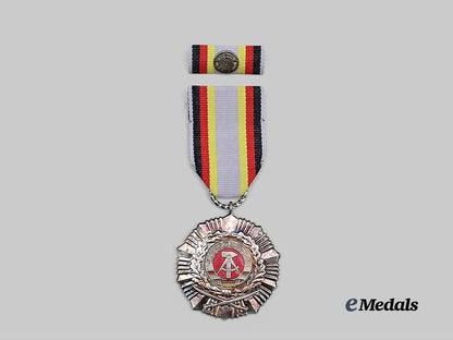 germany,_d_d_r._a_rare_military_merit_order,_i_i_class_in_silver,_with_ribbon_bar_and_case_e_medals__g63819_5