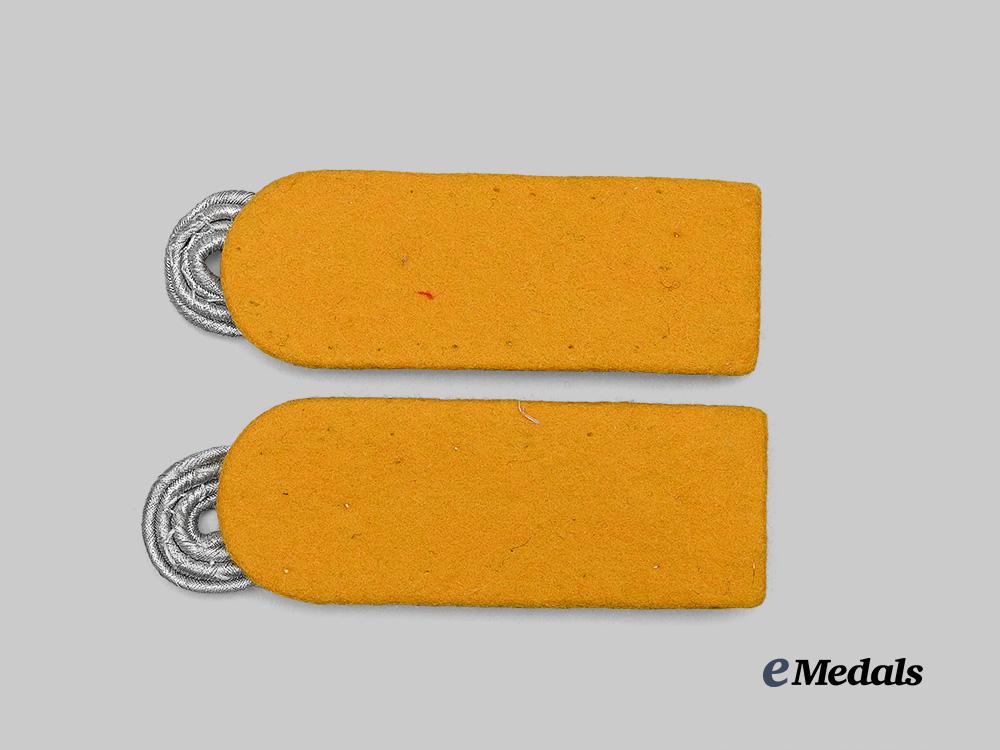 germany,_luftwaffe._a_set_of_flight_personnel/_fallschirmjäger_major_shoulder_boards_e_medals__g63842_3