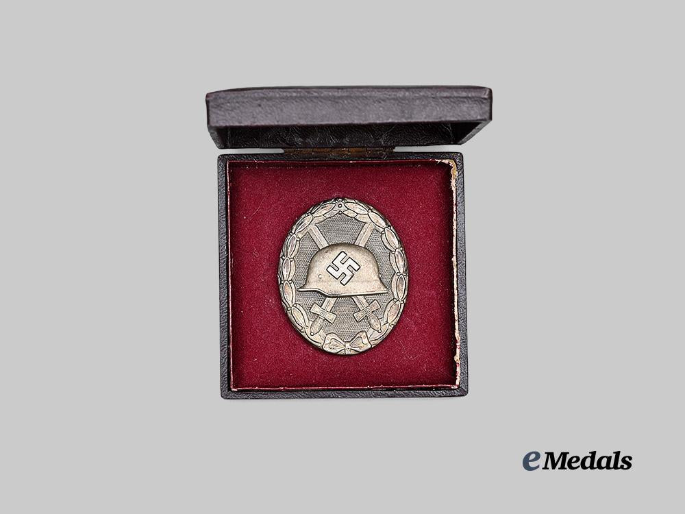 germany,_wehrmacht._a_silver_grade_wound_badge,_by_the_vienna_mint,_with_deumer-_marked_case_e_medals__g63849_3