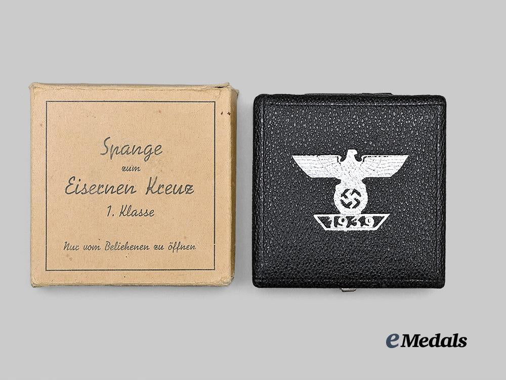 germany,_wehrmacht._a_mint1939_clasp_to_the_iron_cross_i_class,_complete_cased_type_a_set,_by_b._h._mayer_e_medals__g63852_3