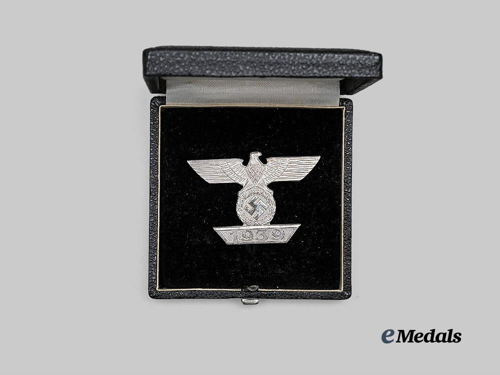 germany,_wehrmacht._a_mint1939_clasp_to_the_iron_cross_i_class,_complete_cased_type_a_set,_by_b._h._mayer_e_medals__g63852_5