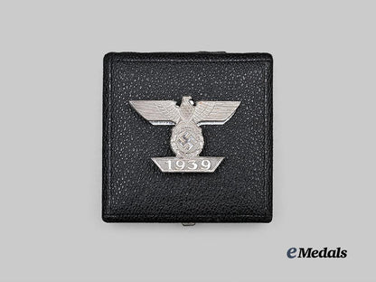 germany,_wehrmacht._a_mint1939_clasp_to_the_iron_cross_i_class,_complete_cased_type_a_set,_by_b._h._mayer_e_medals__g63852_6