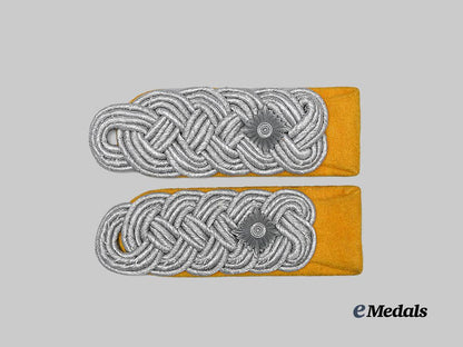 germany,_luftwaffe._a_set_of_flight_personnel/_fallschirmjäger_obersleutnant_shoulder_boards_e_medals__g63853_2