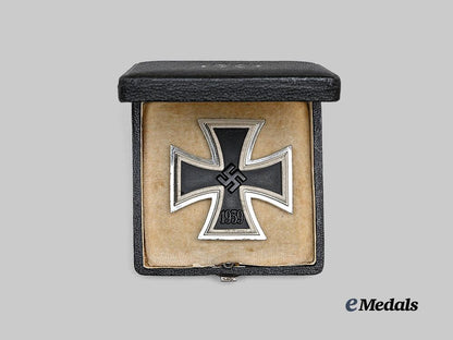 germany,_wehrmacht._a1939_iron_cross_i_class,_with_case,_by_b._h._mayer_e_medals__g63855_3