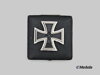 germany,_wehrmacht._a1939_iron_cross_i_class,_with_case,_by_b._h._mayer_e_medals__g63855_4