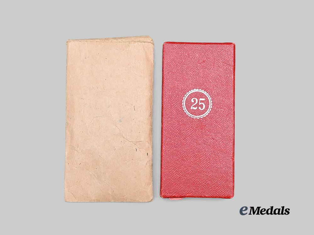 germany,_third_reich._a_pair_of_cased_and_mint_awards_for_civil_and_occupation_service_e_medals__g63876_2
