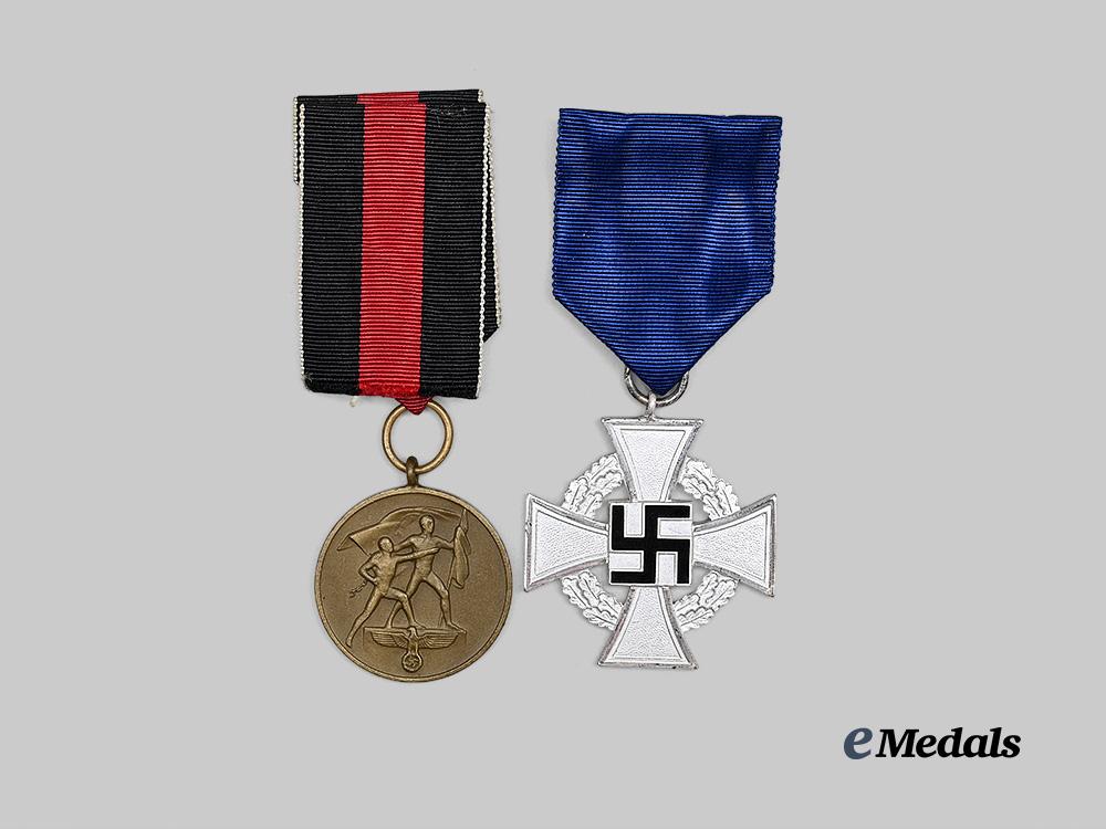 germany,_third_reich._a_pair_of_cased_and_mint_awards_for_civil_and_occupation_service_e_medals__g63876_5