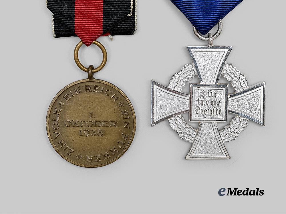 germany,_third_reich._a_pair_of_cased_and_mint_awards_for_civil_and_occupation_service_e_medals__g63876_8