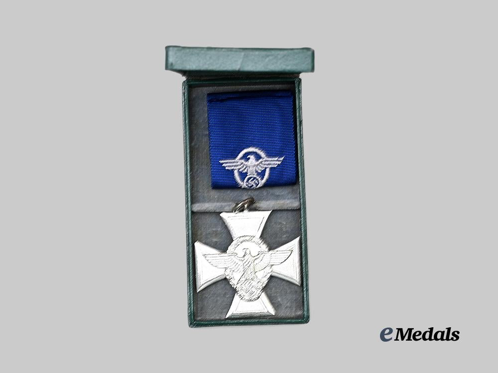 germany,_ordnungspolizei._a_mint_police_long_service_award,_i_i_class_for18_years,_with_case_e_medals__g63878_3