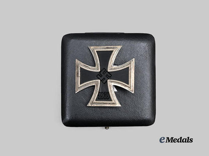 germany,_wehrmacht._a1939_iron_cross_i_class,_with_case,_by_paul_meybauer_e_medals__g63883_4