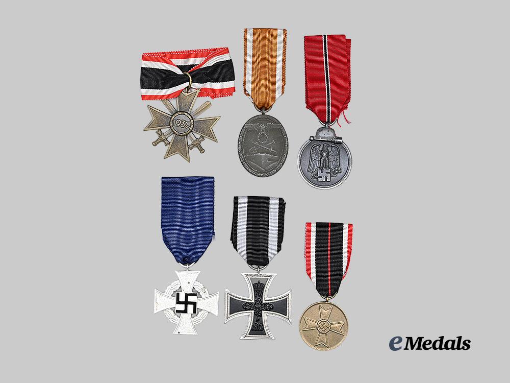 germany,_third_reich._a_lot_of_awards_for_military_and_civil_service_e_medals__g63891_2