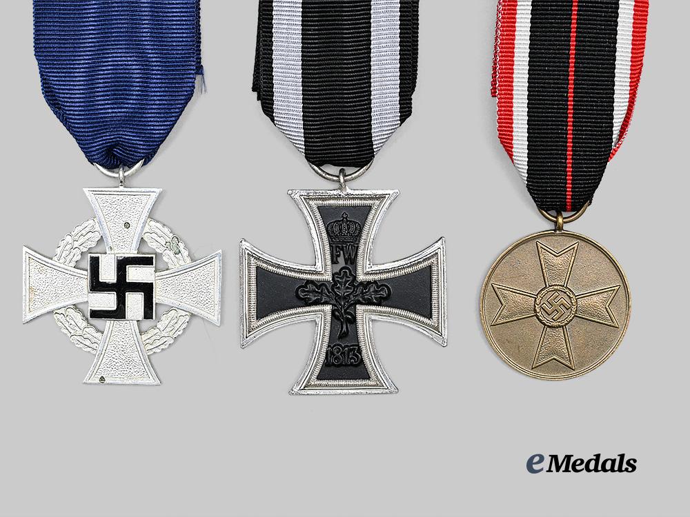 germany,_third_reich._a_lot_of_awards_for_military_and_civil_service_e_medals__g63891_3