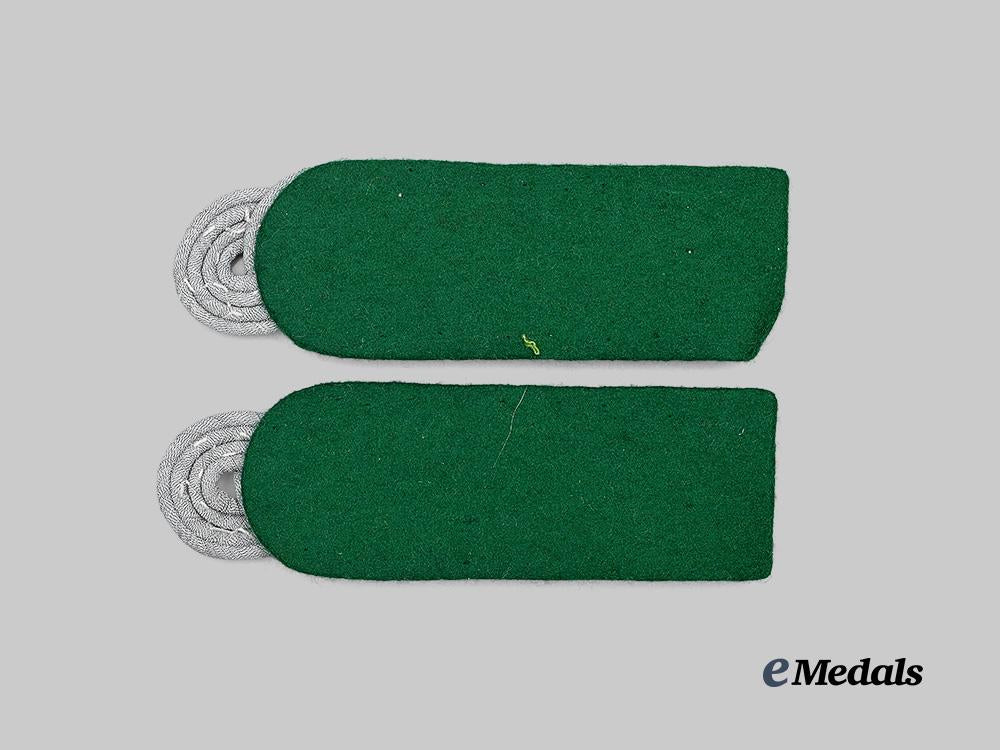 germany,_heer._a_set_of_gebirgsjäger_major_shoulder_boards_e_medals__g63895_3