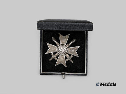 germany,_wehrmacht._a_war_merit_cross_i_class_with_swords,_with_matching_case,_by_deschler&_sohn_e_medals__g63896_3