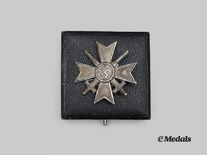 germany,_wehrmacht._a_war_merit_cross_i_class_with_swords,_with_matching_case,_by_deschler&_sohn_e_medals__g63896_4