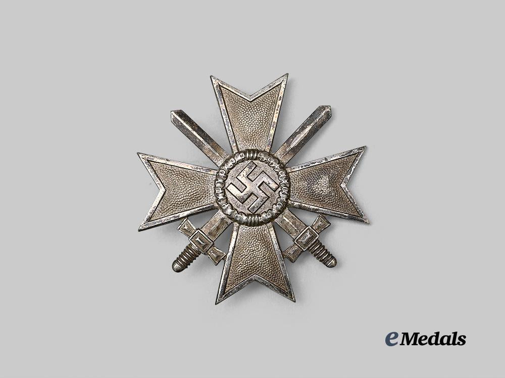 germany,_wehrmacht._a_war_merit_cross_i_class_with_swords,_with_matching_case,_by_deschler&_sohn_e_medals__g63896_5