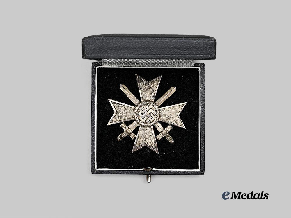 germany,_wehrmacht._a_war_merit_cross_i_class_with_swords_and_case,_by_deschler&_sohn_e_medals__g63900_3