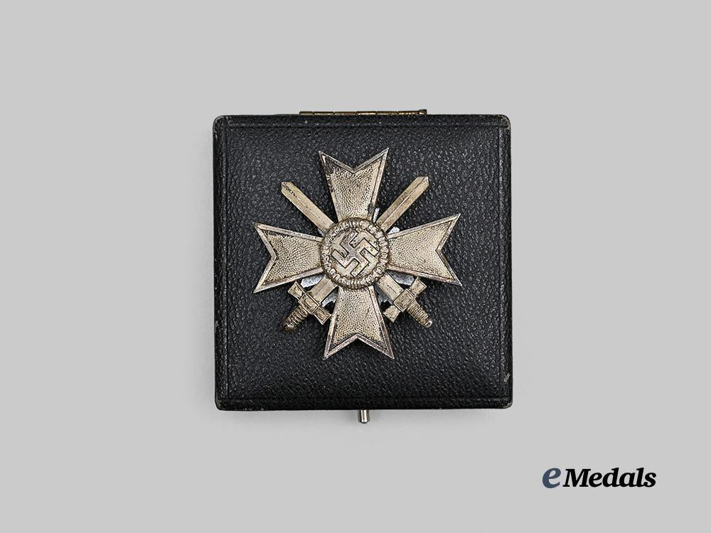 germany,_wehrmacht._a_war_merit_cross_i_class_with_swords_and_case,_by_deschler&_sohn_e_medals__g63900_4