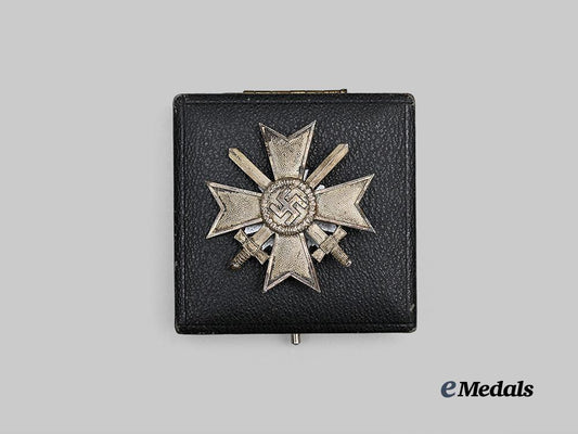 germany,_wehrmacht._a_war_merit_cross_i_class_with_swords_and_case,_by_deschler&_sohn_e_medals__g63900_4
