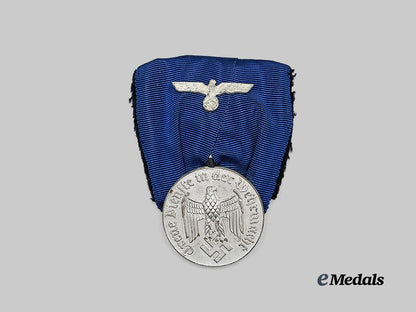 germany,_wehrmacht._a_long_service_award,_i_v_class_for4_years,_on_parade_mount_e_medals__g63901_2