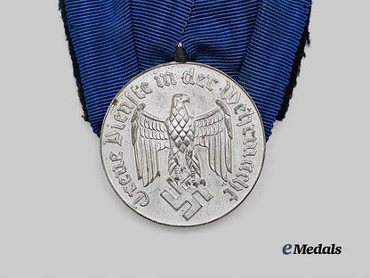 germany,_wehrmacht._a_long_service_award,_i_v_class_for4_years,_on_parade_mount_e_medals__g63901_3