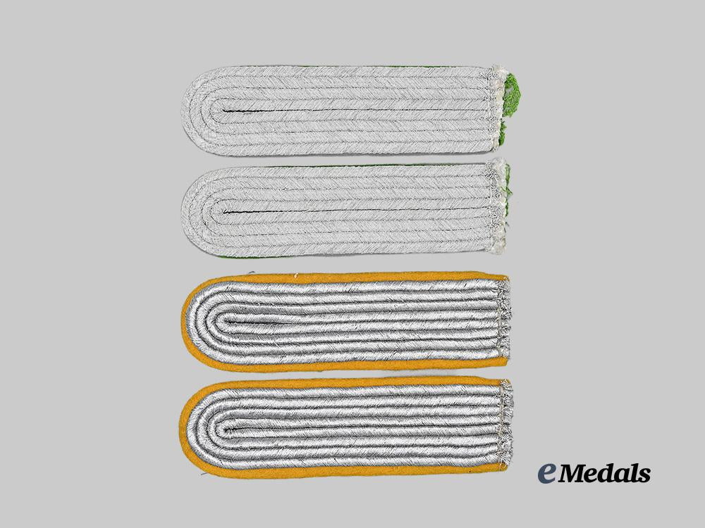 germany,_wehrmacht._a_lot_of_shoulder_boards_for_leutnant_ranks,_heer_and_luftwaffe_issue_e_medals__g63904_2