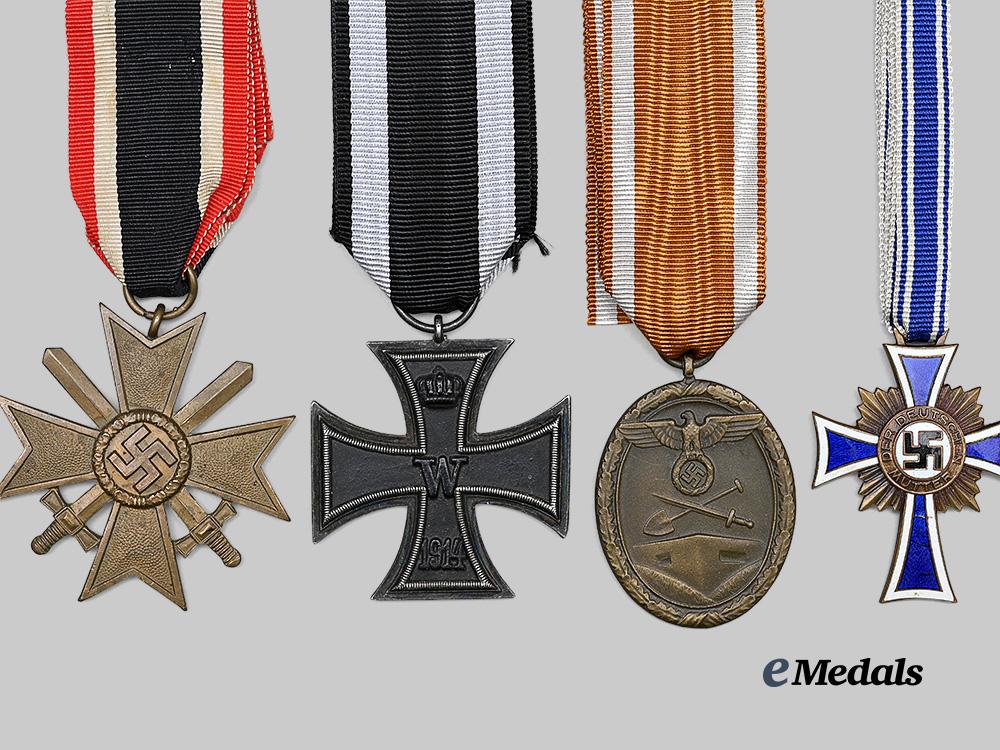 germany,_third_reich._a_lot_of_awards_for_military_and_civil_service_e_medals__g63908_3