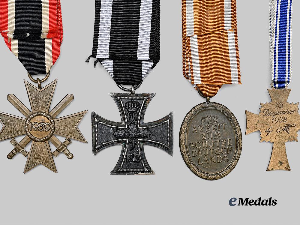 germany,_third_reich._a_lot_of_awards_for_military_and_civil_service_e_medals__g63908_6