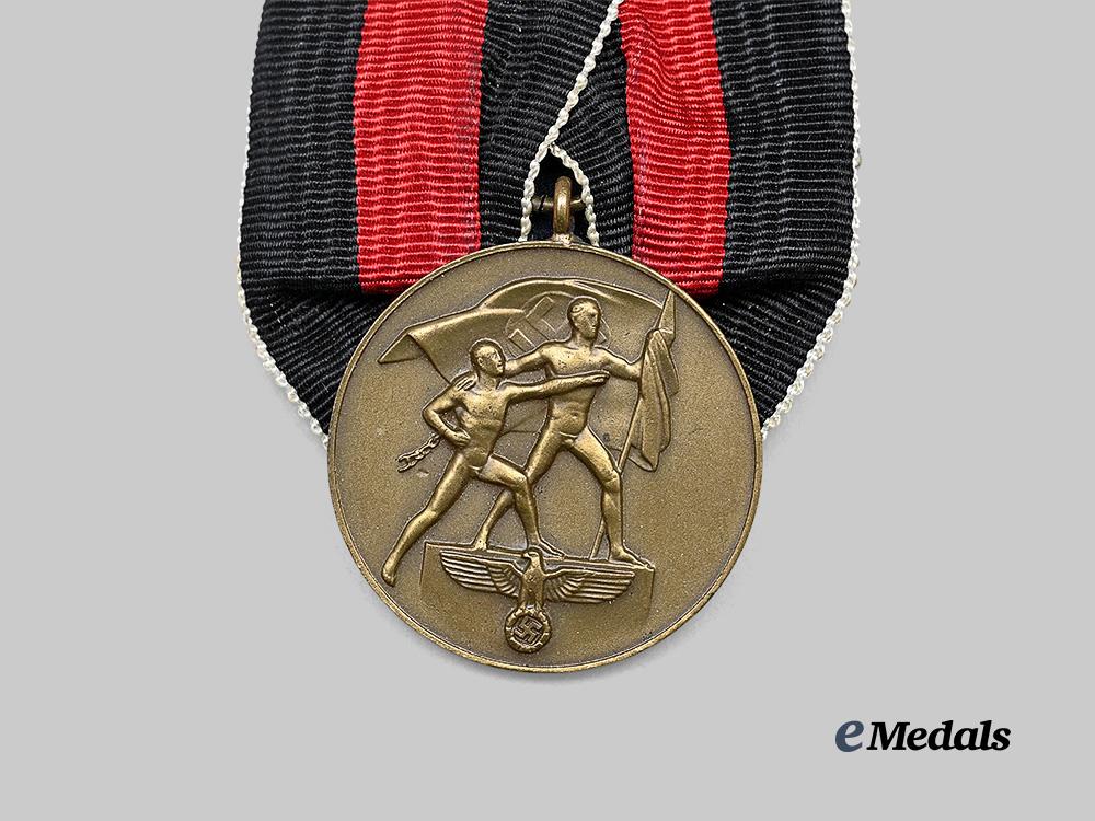 germany,_third_reich._a_sudetenland_medal,_on_parade_mount_e_medals__g63909_3