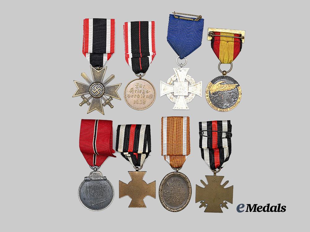germany,_third_reich._a_lot_of_awards_for_military_and_civil_service_e_medals__g63916_5