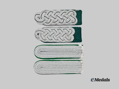 germany,_wehrmacht._a_lot_of_officer-_grade_shoulder_boards_e_medals__g63922_2