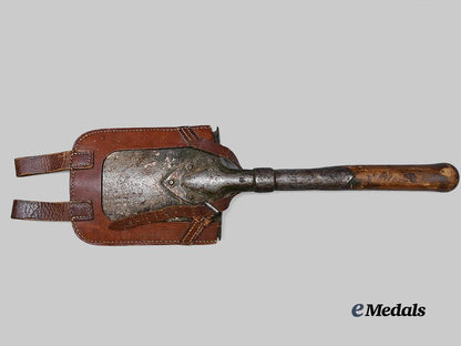 germany,_imperial._a_first_world_war_entrenching_tool,_with_carrier,_c.1916_e_medals__g63925_5