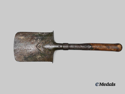 germany,_imperial._a_first_world_war_entrenching_tool,_with_carrier,_c.1916_e_medals__g63925_7