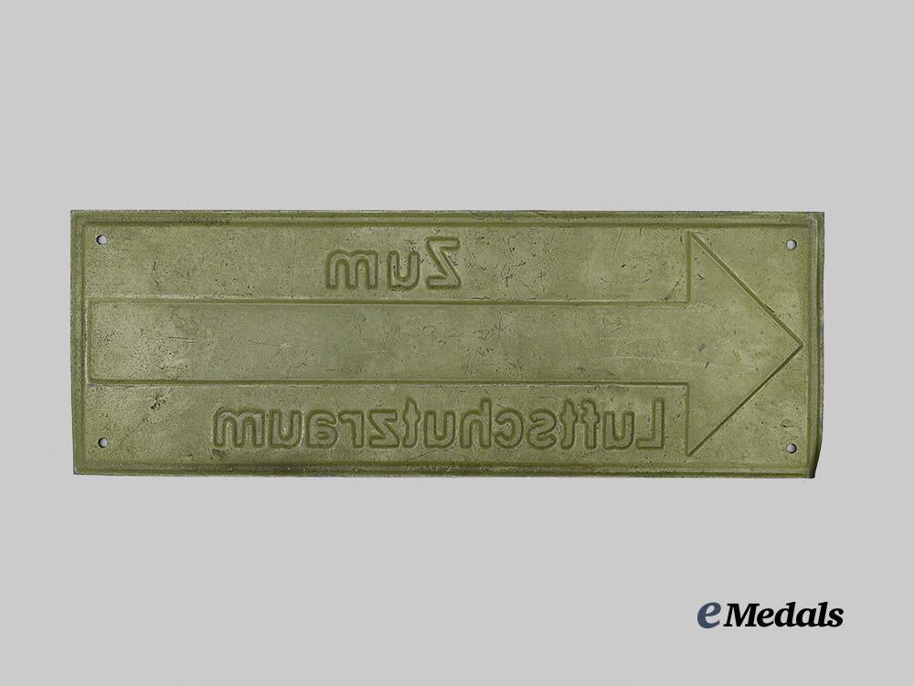 germany,_r_l_b._an_air_raid_shelter_directional_sign_e_medals__g63932_3