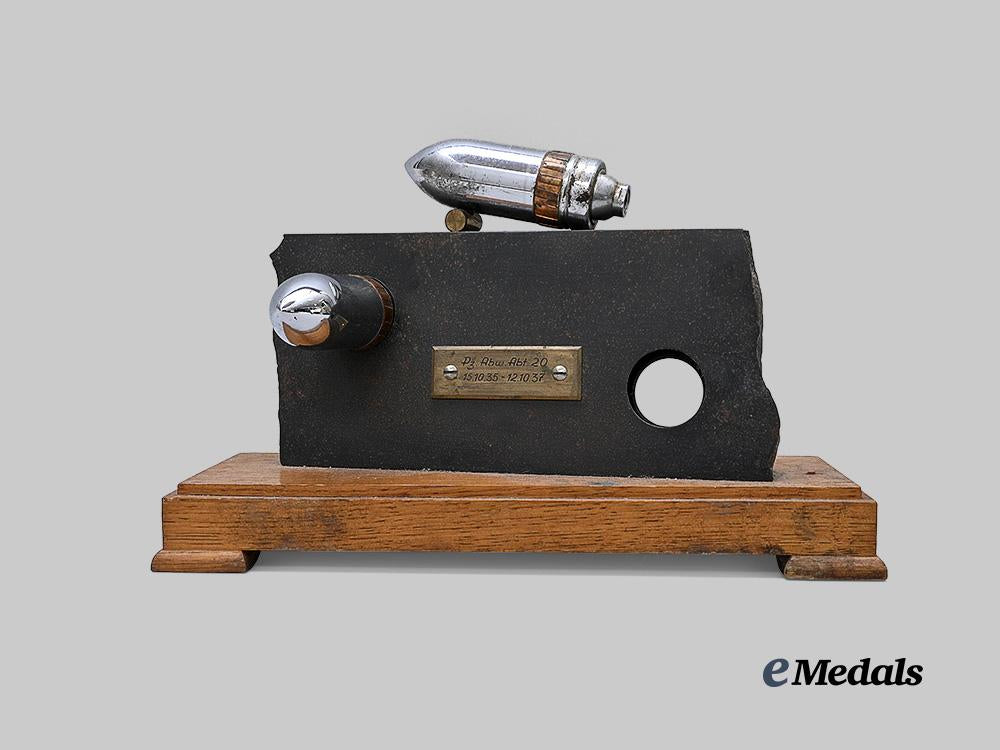 germany,_heer._a_panzerabwehr-_abteilung20_commemorative_desk_ornament_e_medals__g63934_2