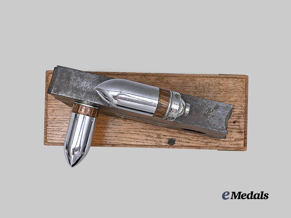 germany,_heer._a_panzerabwehr-_abteilung20_commemorative_desk_ornament_e_medals__g63934_4