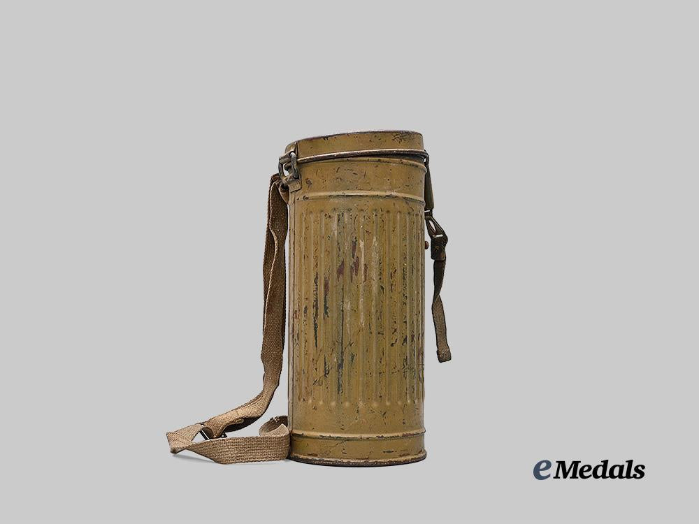germany,_heer._a_rare_and_unused_tropical_m30_gas_mask,_with_canister,_owner-_attributed_example_e_medals__g63937_2